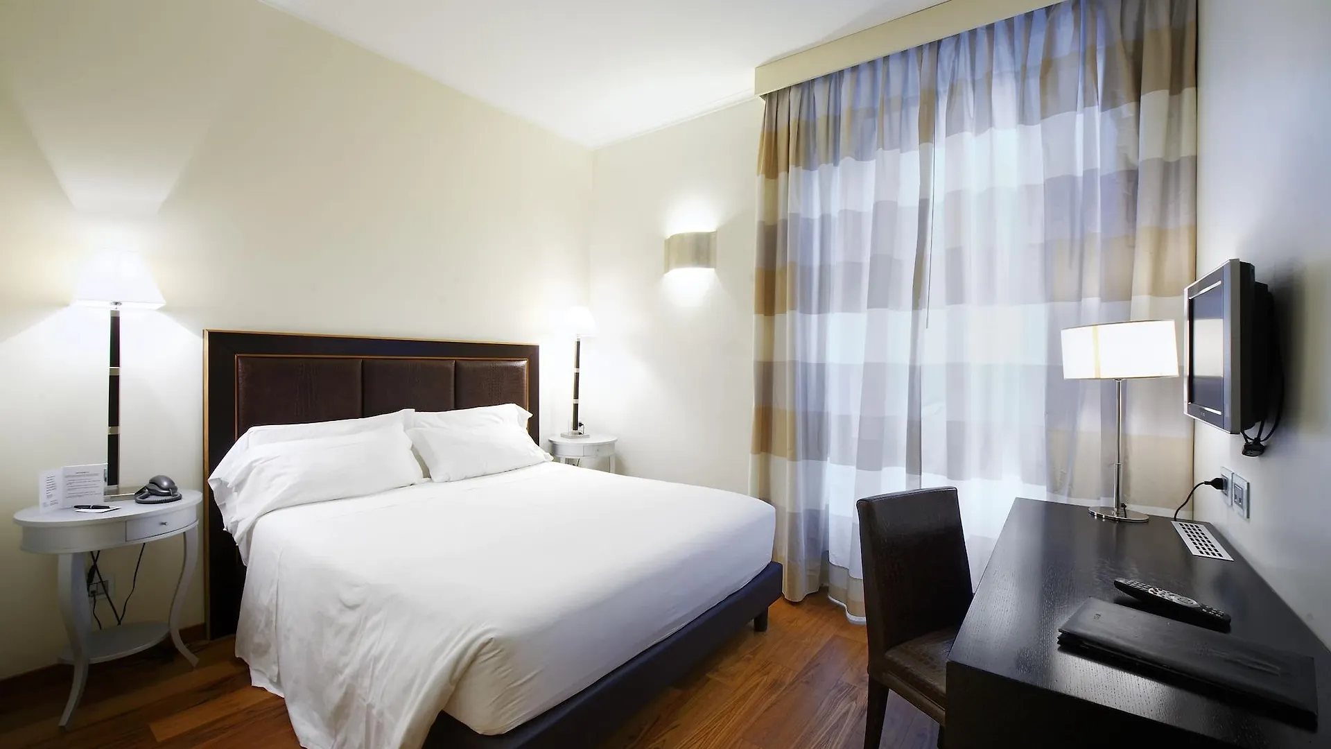 Hotel Canada Милан