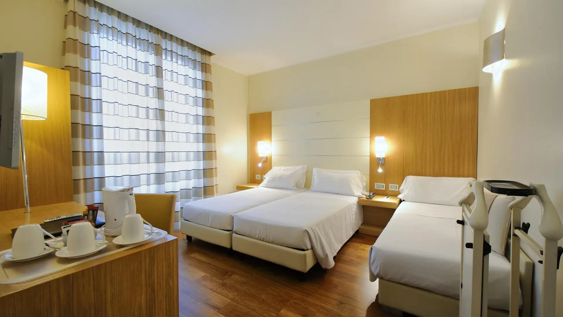 Hotel Canada Милан
