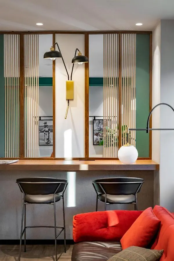 Hotel Canada Милан 3*,  Италия
