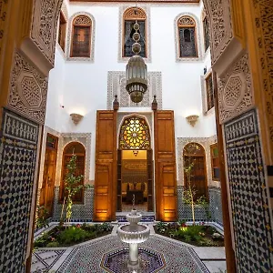 احجز هنا