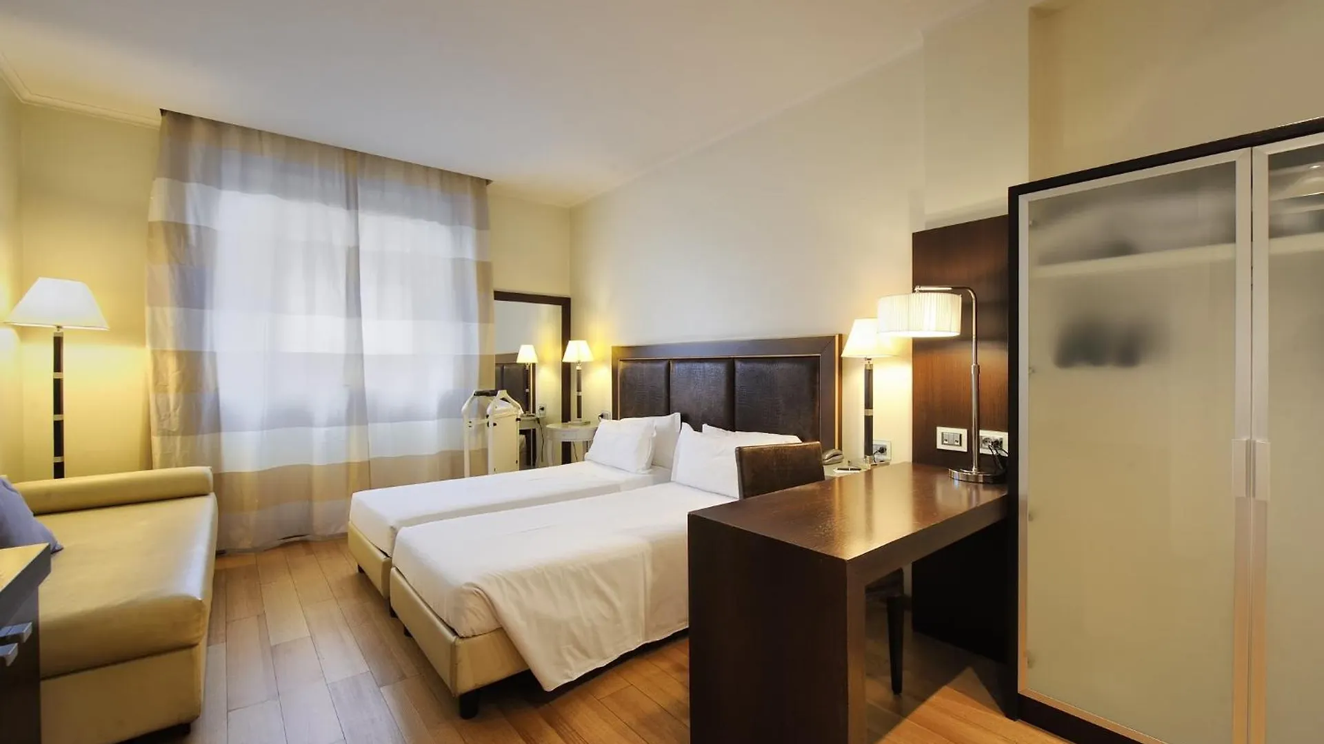 ***  Hotel Canada Milán Italia