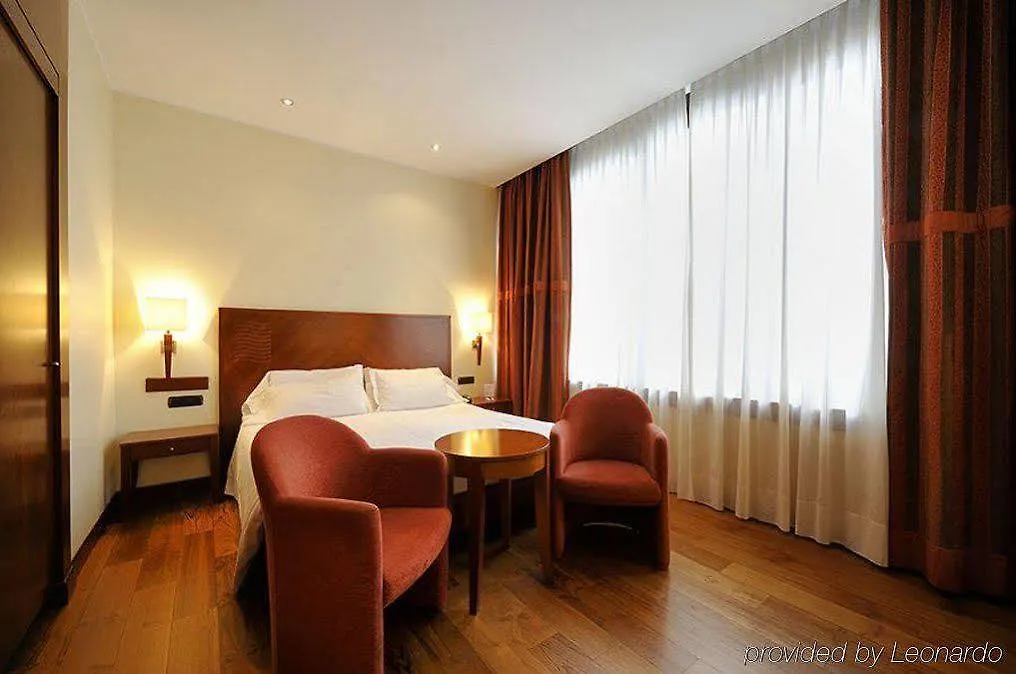 Hotel Canada Milán 3*,  Italia